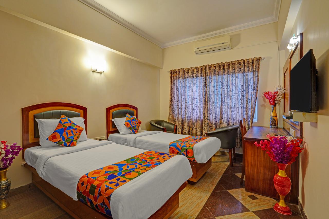 Royale Aura Inn